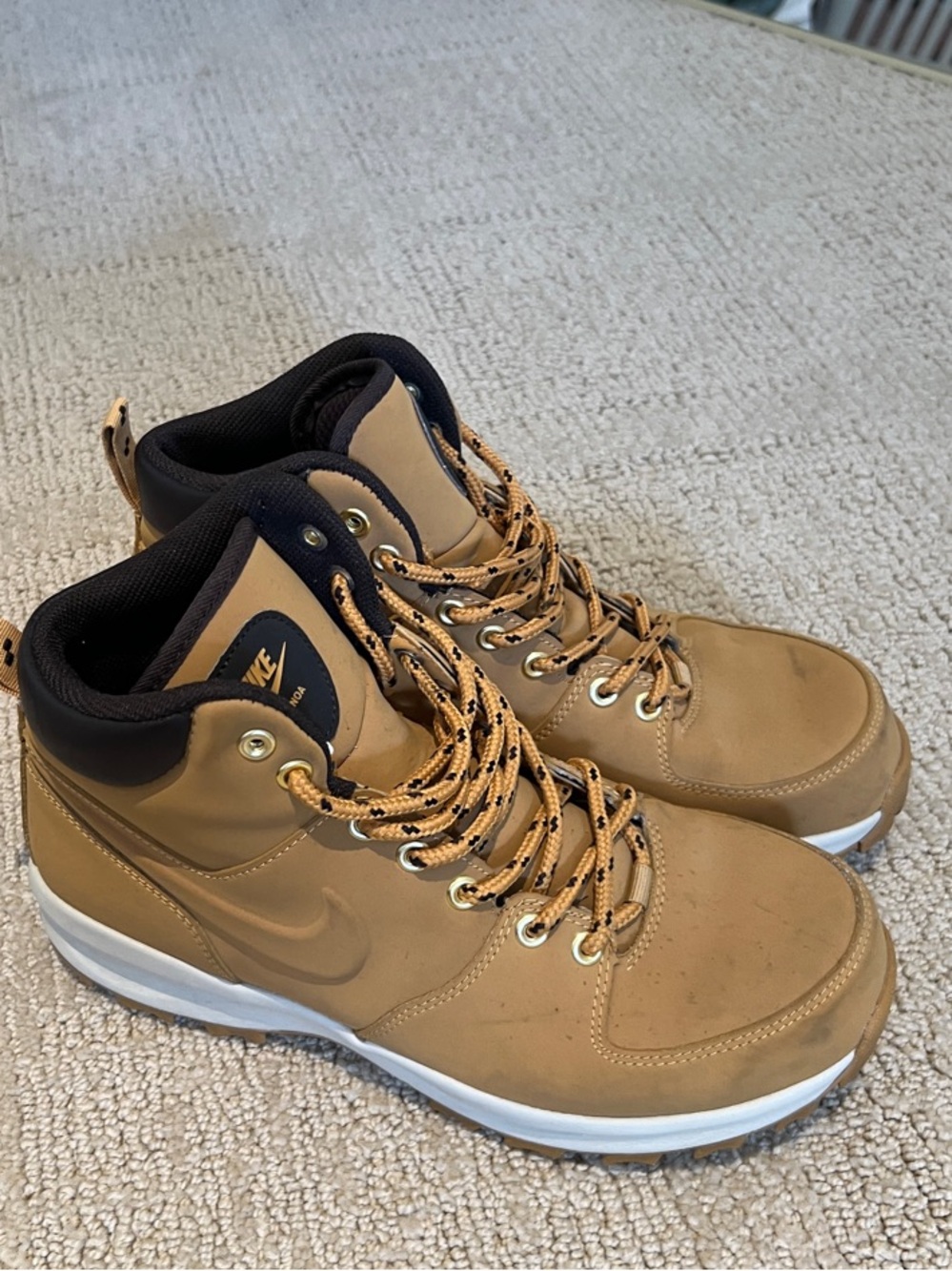 Nike Men’s Wheat/Tan Outdoor Boots